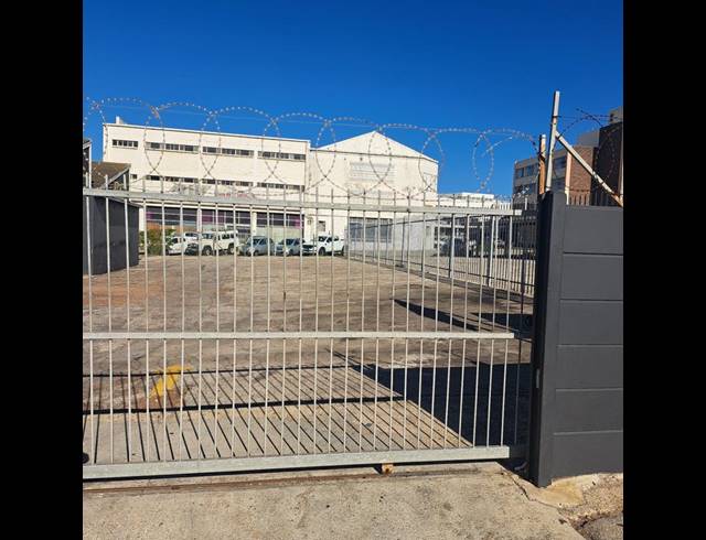 INDUSTRIAL PROPERTY TO RENT IN NORTH END